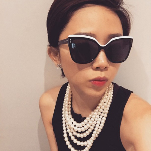 2 cặp kính Dior khiến sao Việt "say như điếu đổ" . Tiếng anh .